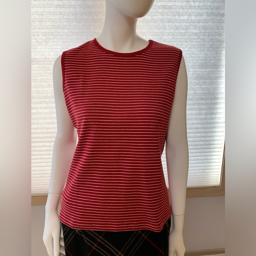 Marsh Landing Women’s Red/White Striped Sleeveless Tee . Like New. Size L